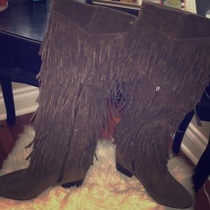 Fringe boots !👢